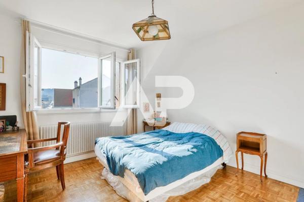 Maison familiale 10 pièces - 240m² - 527 m² de terrain €1 290 000 **  - Référence  85653113
