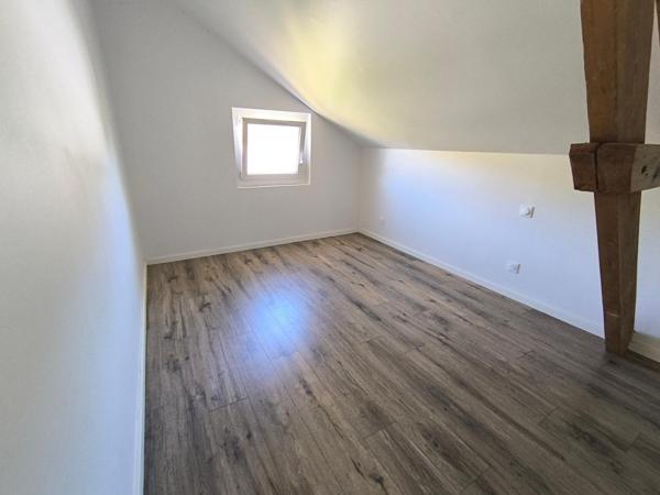 Bergerac idéal investiseurs authentique maison pierre de 5 pièces et 150 M2 louée avec plus de 10% de rentabilité