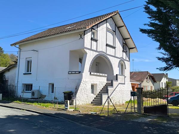 Bergerac idéal investiseurs authentique maison pierre de 5 pièces et 150 M2 louée avec plus de 10% de rentabilité