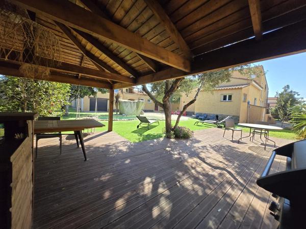 Superbe Mas avec multiples logements et piscine à Bompas