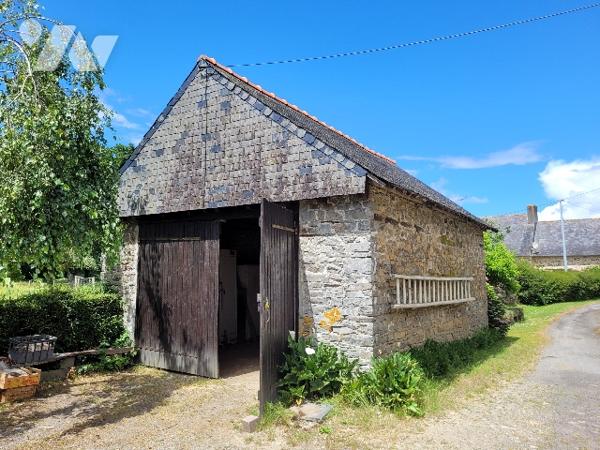 Ancien corps de ferme : 62m² habitables – Terrain environ 1h42 - Dépendances