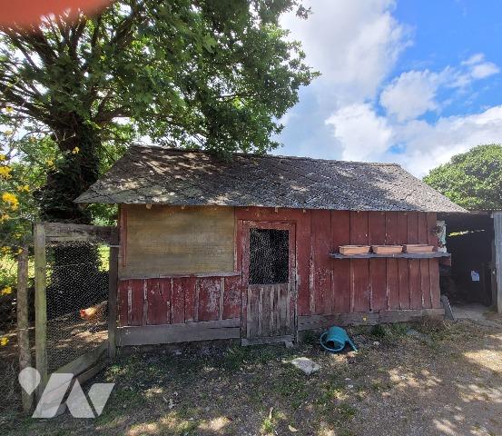 Ancien corps de ferme : 62m² habitables – Terrain environ 1h42 - Dépendances