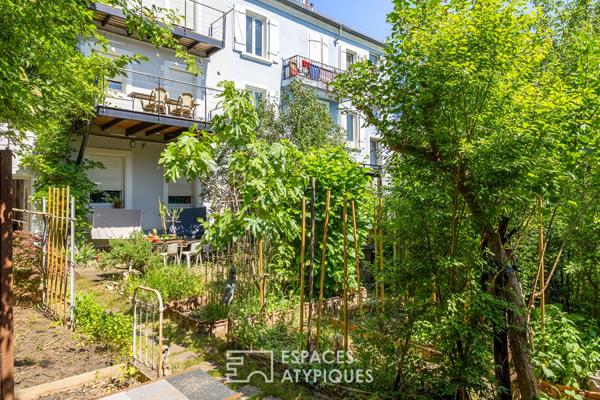 Maison de ville réinventée et son écrin de verdure