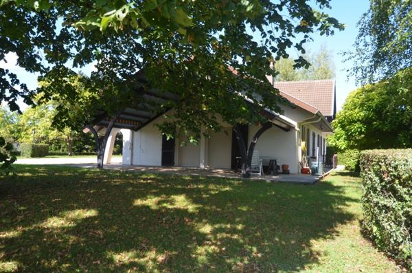Dpt Jura (39), à vendre proche de LONS LE SAUNIER maison P7 de 175 m² - Terrain de 7000,00 m²