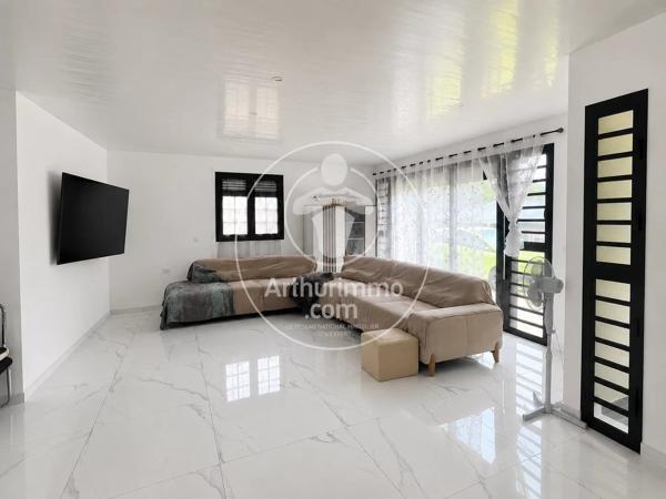 Vente                                                      Villa
                        
                     4 pièces                      132 m2                     à Ducos