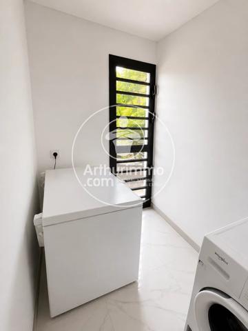 Vente                                                      Villa
                        
                     4 pièces                      132 m2                     à Ducos