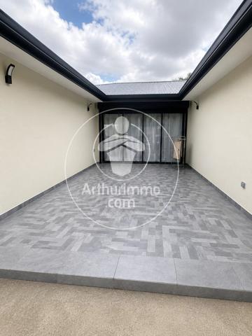 Vente                                                      Villa
                        
                     4 pièces                      132 m2                     à Ducos