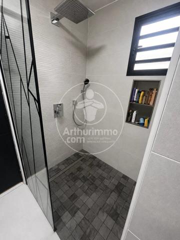 Vente                                                      Villa
                        
                     4 pièces                      132 m2                     à Ducos
