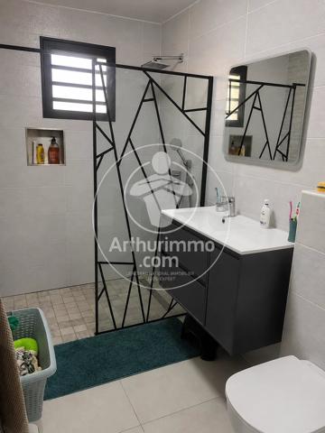 Vente                                                      Villa
                        
                     4 pièces                      132 m2                     à Ducos