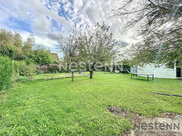 Découvrez cette maison clé en main de 213 m² à Blois, avec 5 chambres, 2 salles d'eau, séjour lumineux et terrain de 961 m². Quartier calme, proche écoles et commerces. À saisir rapidement !