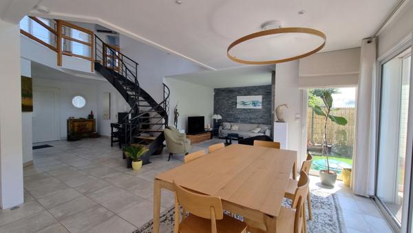 Maison Sautron BOURG 6chb - 241 m2 - Piscine