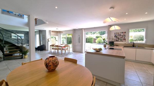 Maison Sautron BOURG 6chb - 241 m2 - Piscine