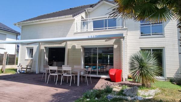 Maison Sautron BOURG 6chb - 241 m2 - Piscine