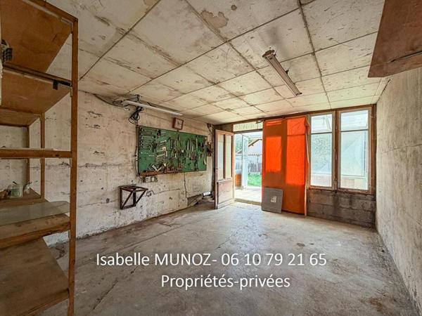 Perignat Les Sarlieve : Maison F4 avec jardin, terrasse et près de 90 m² de dépendances