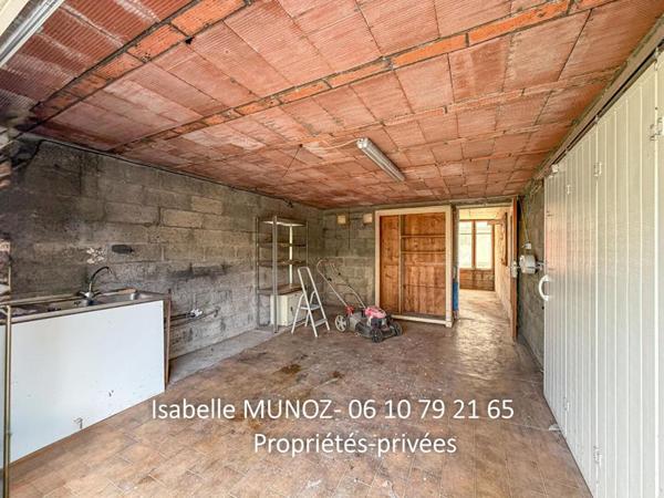 Perignat Les Sarlieve : Maison F4 avec jardin, terrasse et près de 90 m² de dépendances