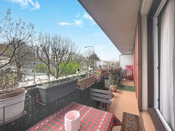 Appartement T3 traversant lumineux de 71m² à 12 mn à pied du RER et des commerces