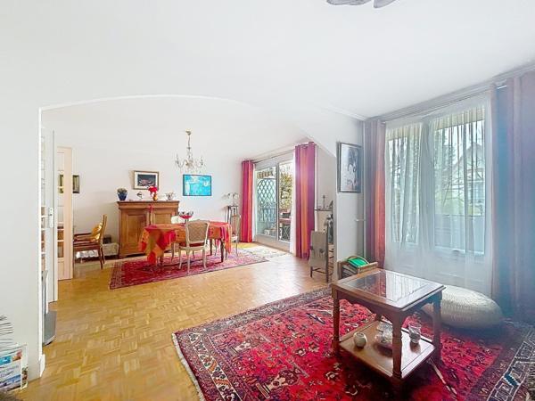 Appartement T3 traversant lumineux de 71m² à 12 mn à pied du RER et des commerces