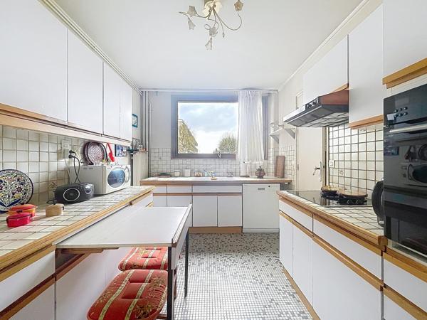 Appartement T3 traversant lumineux de 71m² à 12 mn à pied du RER et des commerces