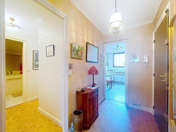 Appartement T3 traversant lumineux de 71m² à 12 mn à pied du RER et des commerces