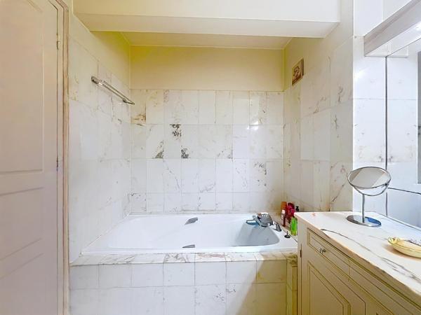 Appartement T3 traversant lumineux de 71m² à 12 mn à pied du RER et des commerces