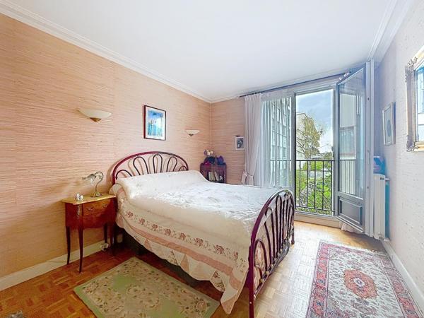 Appartement T3 traversant lumineux de 71m² à 12 mn à pied du RER et des commerces