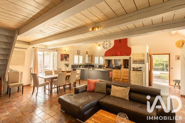 Maison à vendre 15 pièces 722,12 m² Saint-Laurent-d'Aigouze