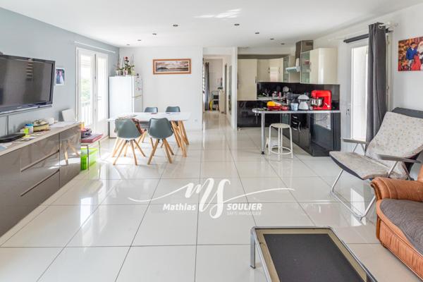Maison de 181 m² sur terrain de 3070 m² - Meyreuil