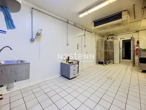 VALLAURIS - EMPLACEMENT N°1 - CENTRE VILLE-FOND DE COMMERCE-130 M2