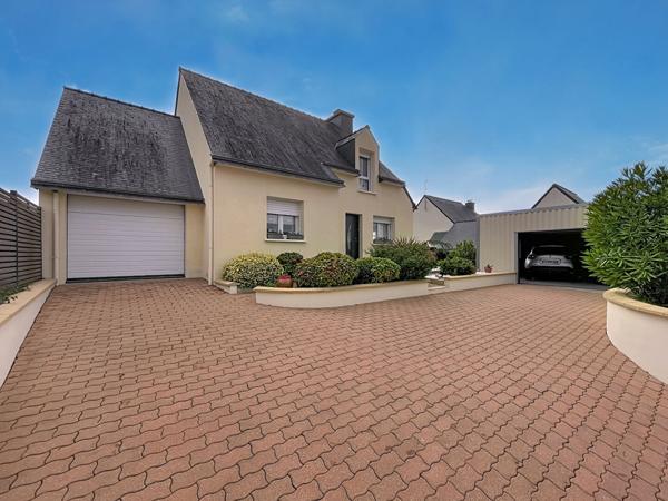 À vendre à Noyal-Muzillac, maison prête à vivre avec dépendance et prestations soignées