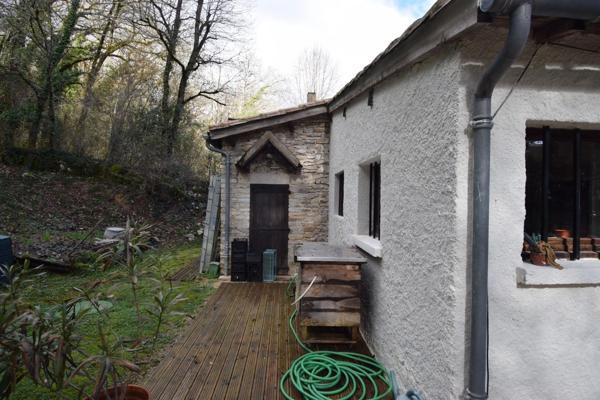 Maison à vendre  en pierre avec piscine  VERS (46)