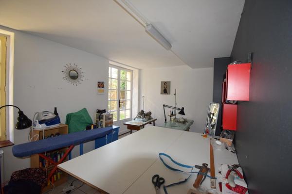Maison à vendre  en pierre avec piscine  VERS (46)