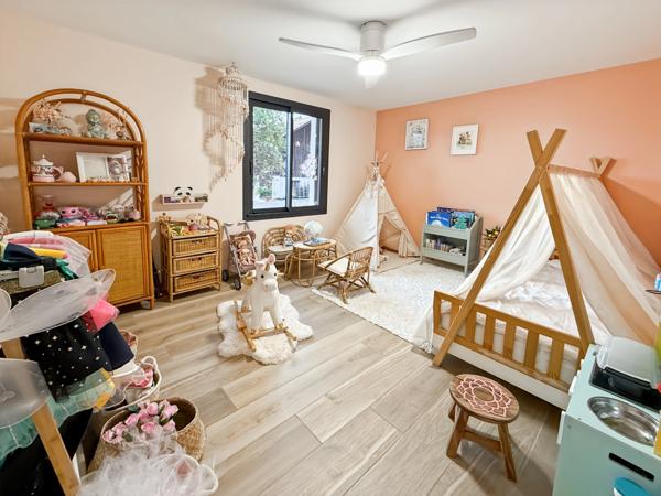 Propriété agricole avec habitation contemporaine