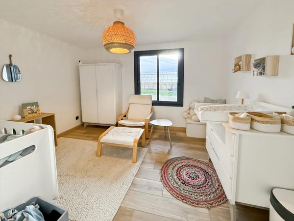 Propriété agricole avec habitation contemporaine