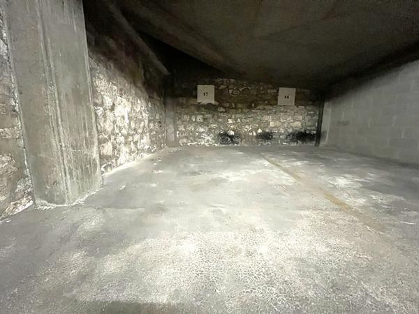 Voltaire / Charonne -Emplacement de parking à vendre-