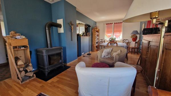 Saône- Maison familiale 200m2 -7 chambres- 8 ares de terrain