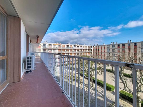 À vendre : Appartement lumineux rénové de 4 pièces 3 chambres 13013 - Secteur Saint Mitre Res. Les Prairies