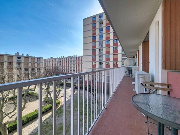 À vendre : Appartement lumineux rénové de 4 pièces 3 chambres 13013 - Secteur Saint Mitre Res. Les Prairies