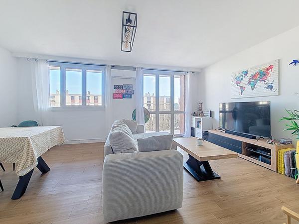 À vendre : Appartement lumineux rénové de 4 pièces 3 chambres 13013 - Secteur Saint Mitre Res. Les Prairies