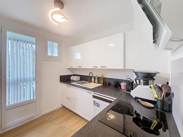 À vendre : Appartement lumineux rénové de 4 pièces 3 chambres 13013 - Secteur Saint Mitre Res. Les Prairies