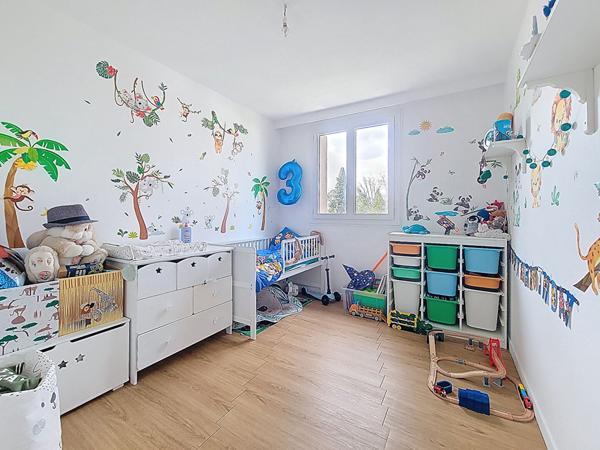 À vendre : Appartement lumineux rénové de 4 pièces 3 chambres 13013 - Secteur Saint Mitre Res. Les Prairies