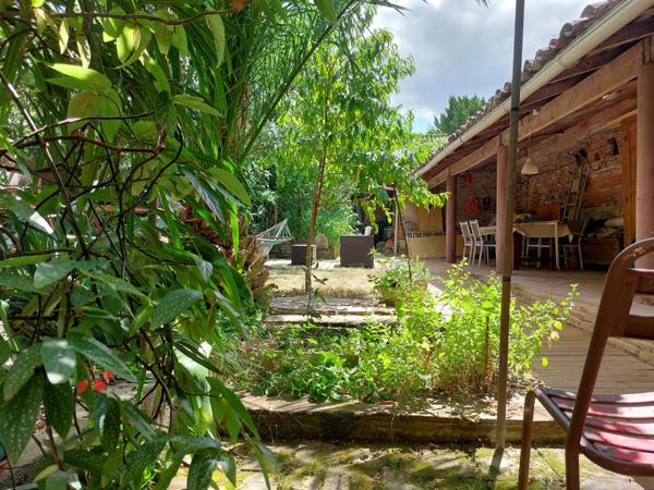 A vendre montauban. Maison de charme atypique, rénovée dans un esprit écologique, 7 pièces MONTAUBAN (82), 200m² habitables, jardin et dépendance