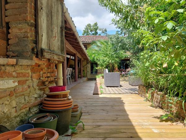 A vendre montauban. Maison de charme atypique, rénovée dans un esprit écologique, 7 pièces MONTAUBAN (82), 200m² habitables, jardin et dépendance