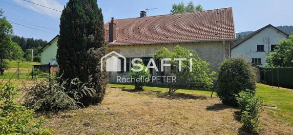 Gros potentiel pour cette grande maison de village à rénover, avec terrain plat, toiture neuve !