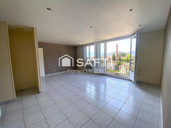 Spacieux T3 avec balcon et vue dégagée.