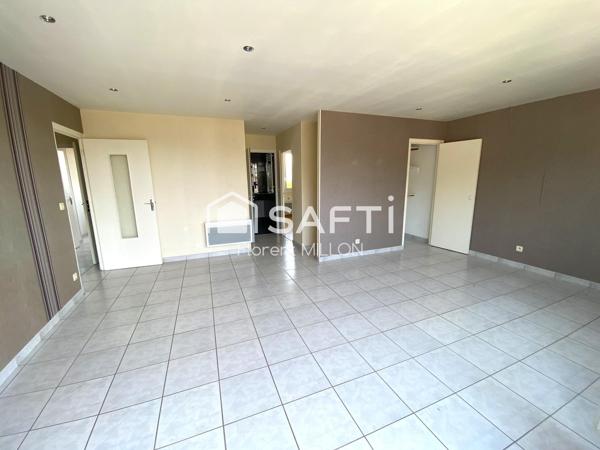 Spacieux T3 avec balcon et vue dégagée.