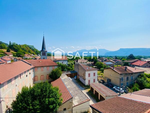Spacieux T3 avec balcon et vue dégagée.