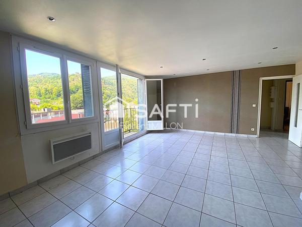 Spacieux T3 avec balcon et vue dégagée.