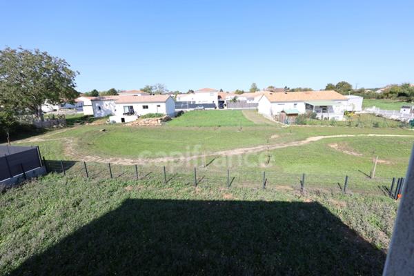 Maison familiale 126 m² à Nouaillé-Maupertuis – Ultra-économe (33 kWh/m²/an), grande suite parentale, belles finitions et prestations, proche Poitiers.