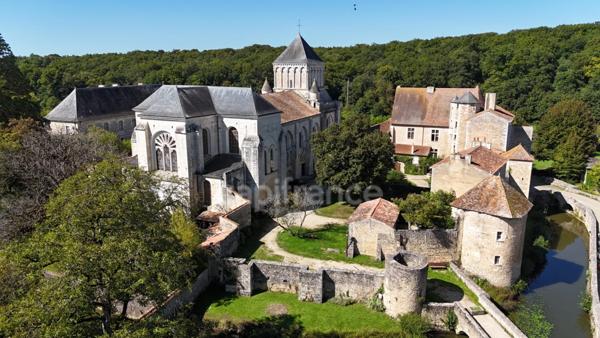 Maison familiale 126 m² à Nouaillé-Maupertuis – Ultra-économe (33 kWh/m²/an), grande suite parentale, belles finitions et prestations, proche Poitiers.