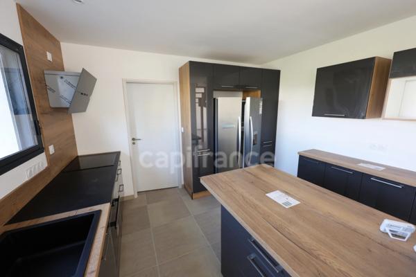 Maison familiale 126 m² à Nouaillé-Maupertuis – Ultra-économe (33 kWh/m²/an), grande suite parentale, belles finitions et prestations, proche Poitiers.